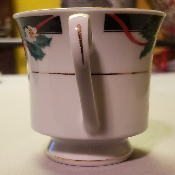 COPY - Vtg Cup/Saucer Deck The Halls (Verge) By Tienshan - Picture 6 of 12